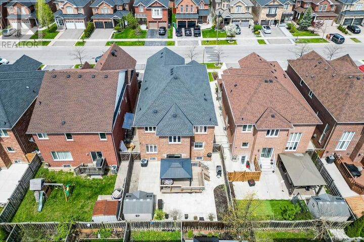 Property Photo:  396 Derrydale Drive  ON L5W 0E1 