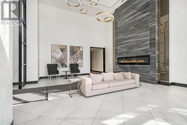 Property Photo: 255 Bay Street South 14 ON K1R 0C5