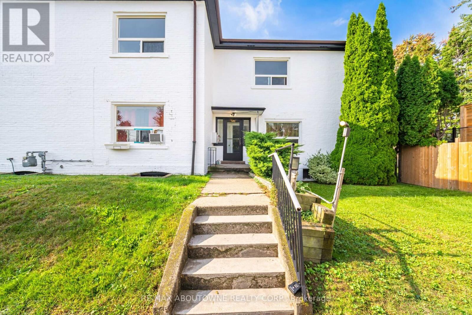 Property Photo:  486 Holtby Avenue 3  ON L7R 2R3 