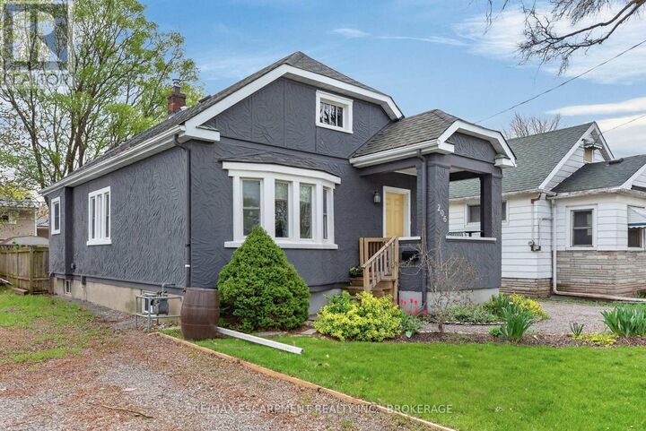 Property Photo: 206 York Street ON L2R 6G4