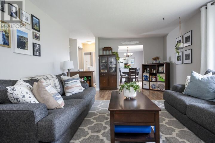 Property Photo: 619 Cherrydale Place ON P7E 3L8