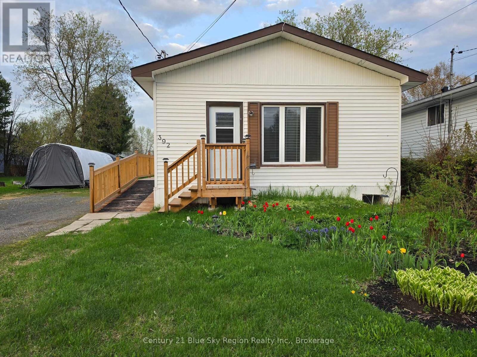 Property Photo:  392 Holditch Street  ON P2B 3C7 