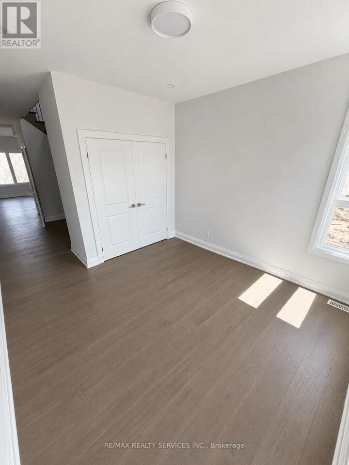 Property Photo:  6441 Sunshine Common  ON L2G 0E4 