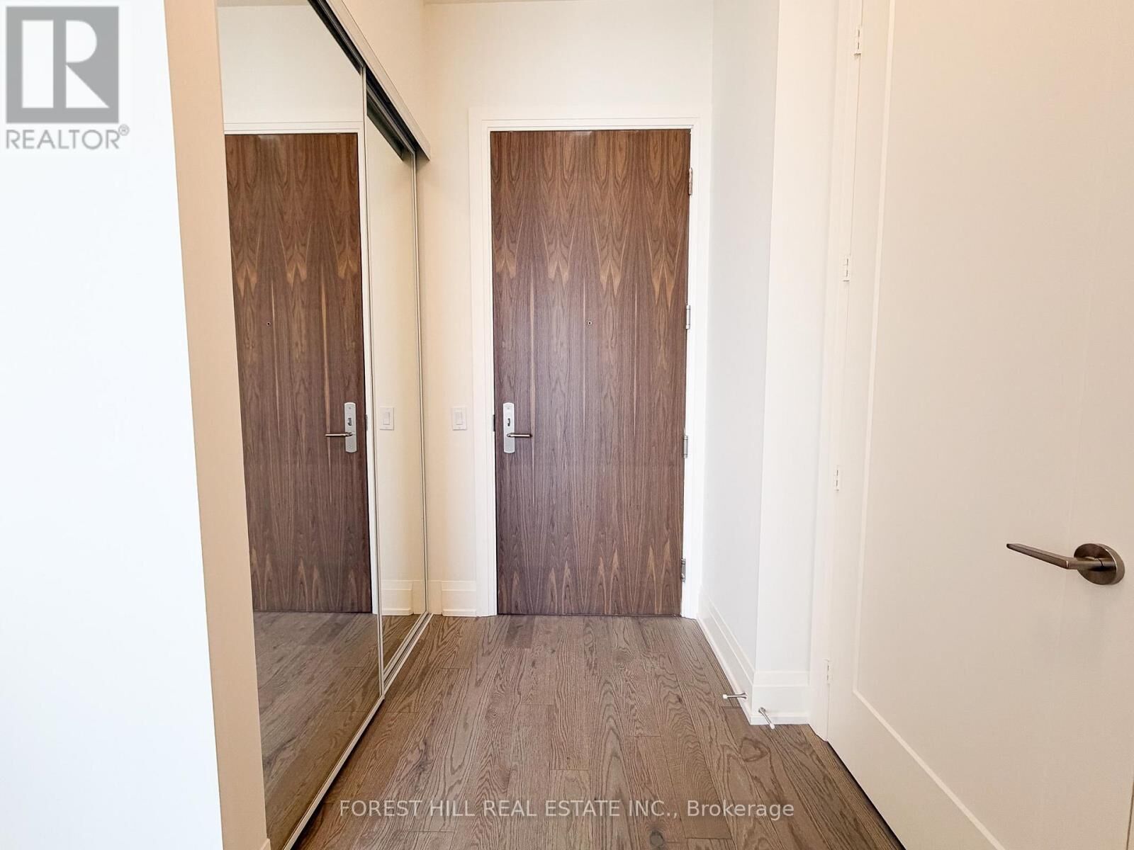 Property Photo:  27 Korda Gate Ph104  ON L4K 0P6 