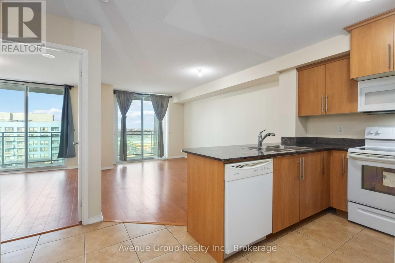 Property Photo: 6 Rosebank Drive 9K ON M1B 0A1