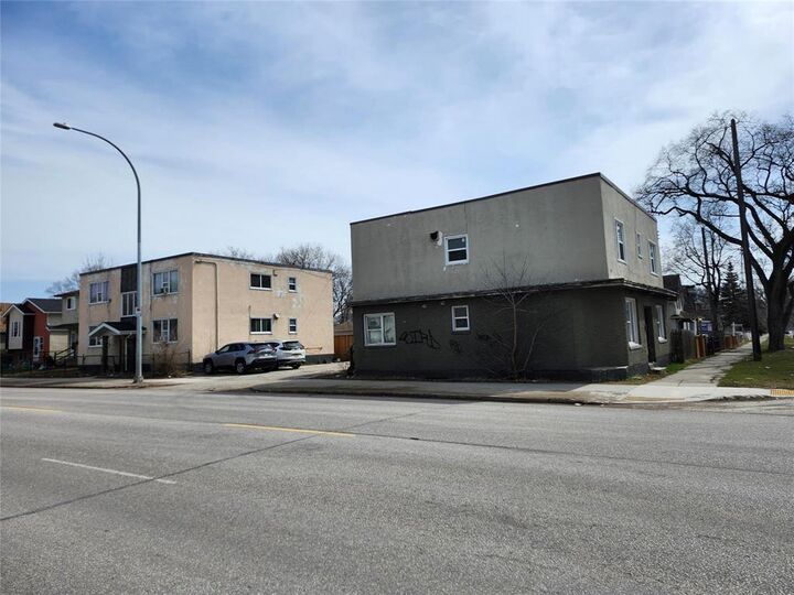 Property Photo:  407 St John's Avenue  MB R2W 4L9 