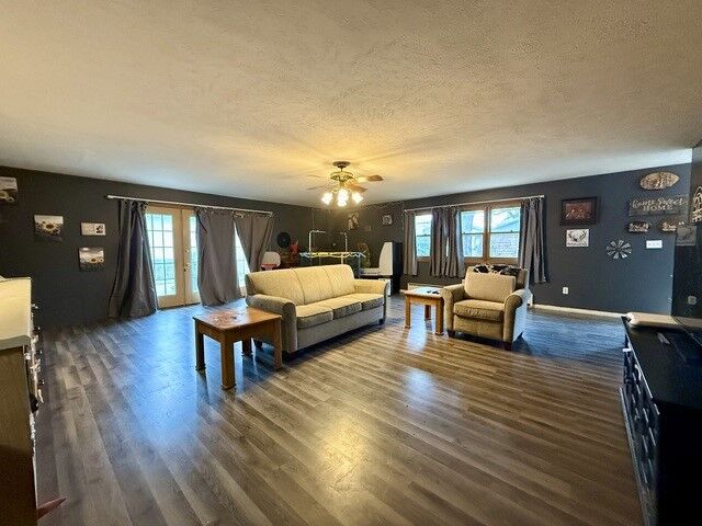 Property Photo:  301 S Walnut Street  IL 61727 