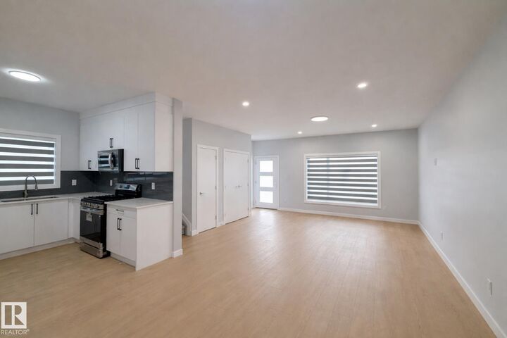 Property Photo:  137 29 Street SW Upper  AB T6X 3E2 