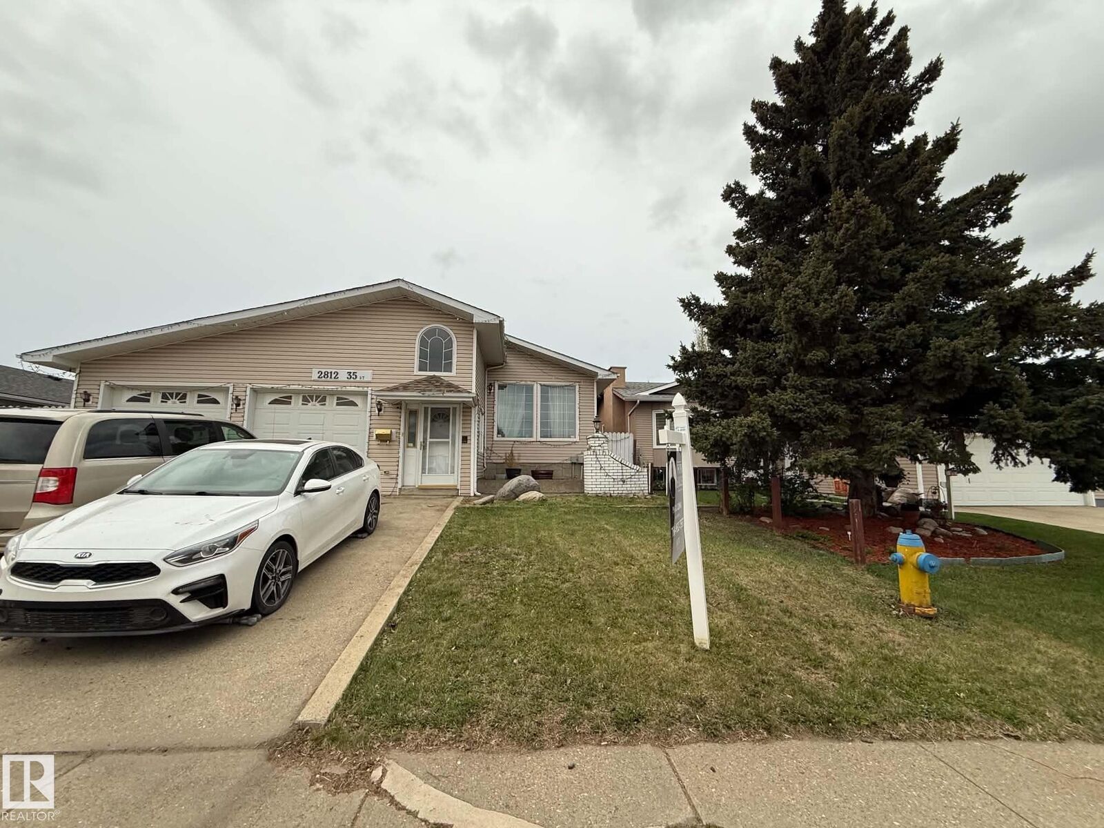 Property Photo: 2812 35 Street NW AB T6L 3Y4
