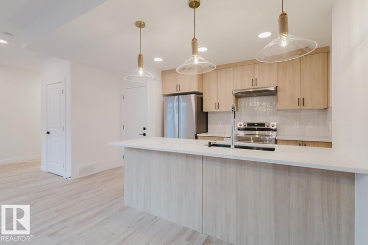 16231 19 Avenue SW 3 — photo 1