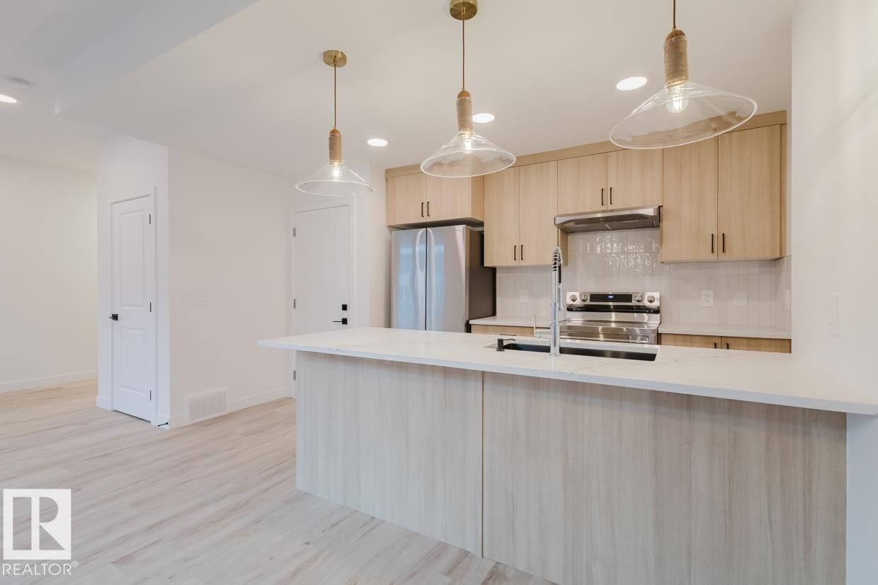 Property Photo: 16231 19 Avenue SW 3 AB T6W 5C6