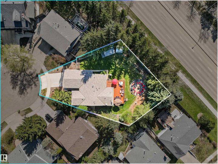 Property Photo: 7 Westview Place AB T8N 3J8