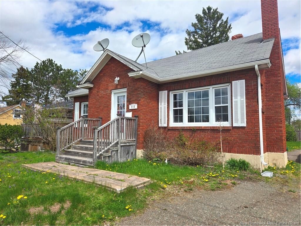 Property Photo:  216 Cleveland  NB E1B 1Y1 