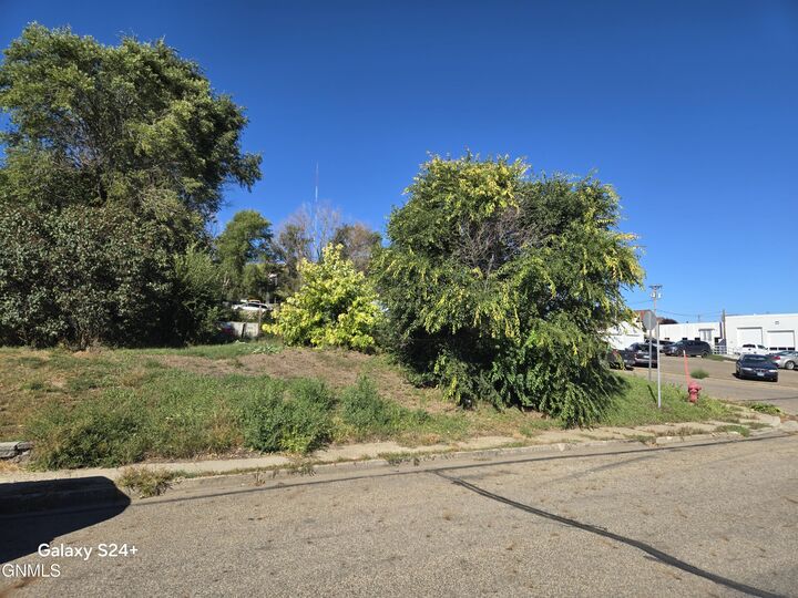 Property Photo:  1310 2nd Street NE  ND 58554 