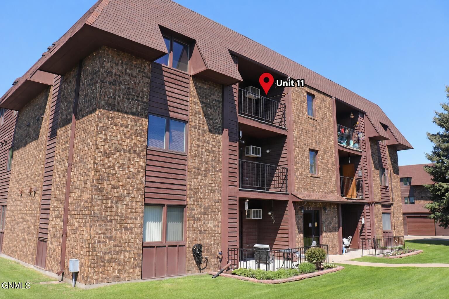 Property Photo: 2121 Washington Street 11 ND 58501