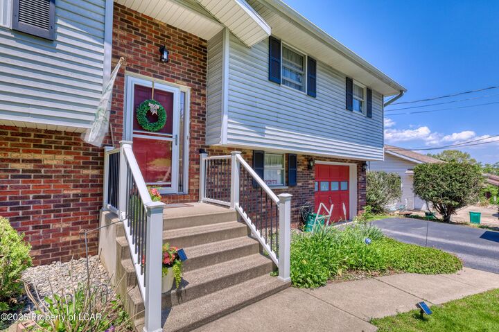 Property Photo:  10 Atwell Drive  PA 18641 