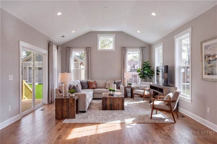 Property Photo:  2 North Jefferson Avenue  NC 28694 