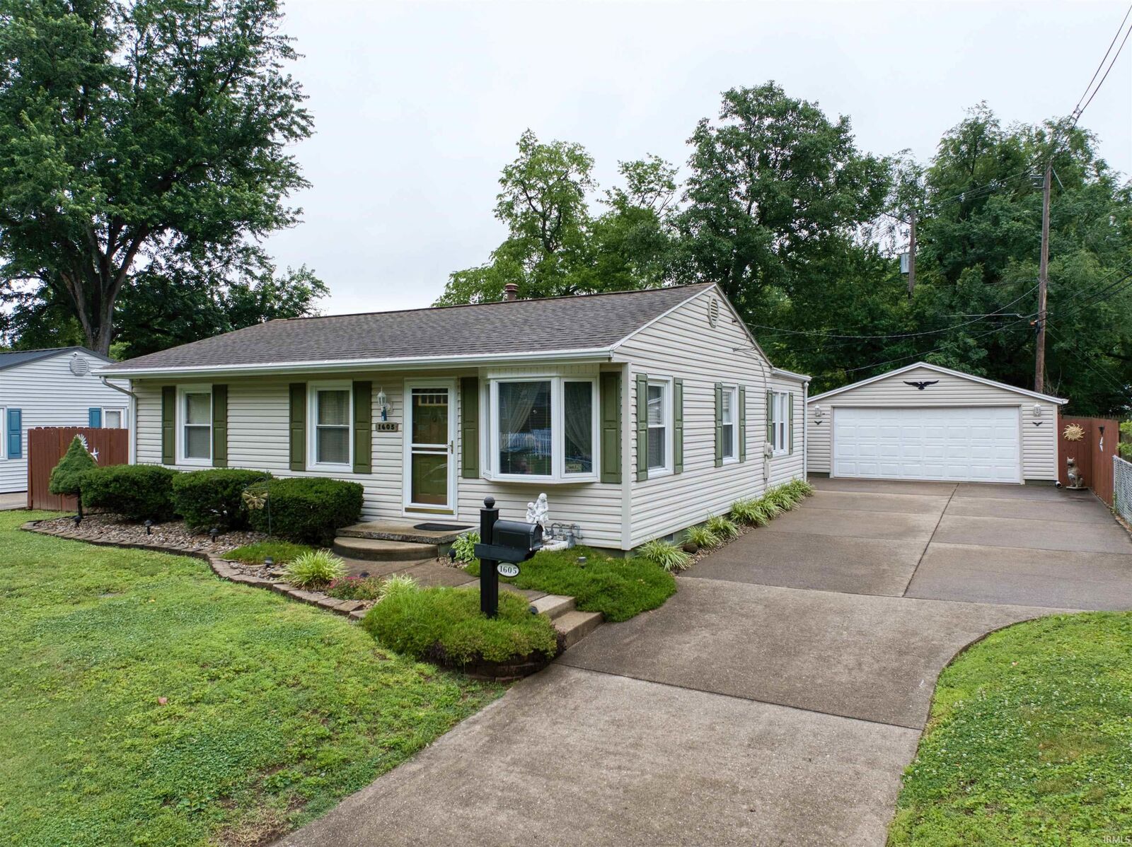 Property Photo:  1605 S Shelby Avenue  IN 47714-4728 
