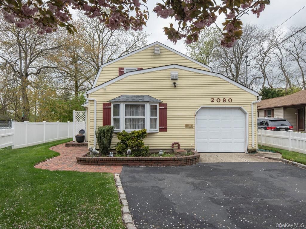 Property Photo:  2080 Seamans Neck Road  NY 11783 