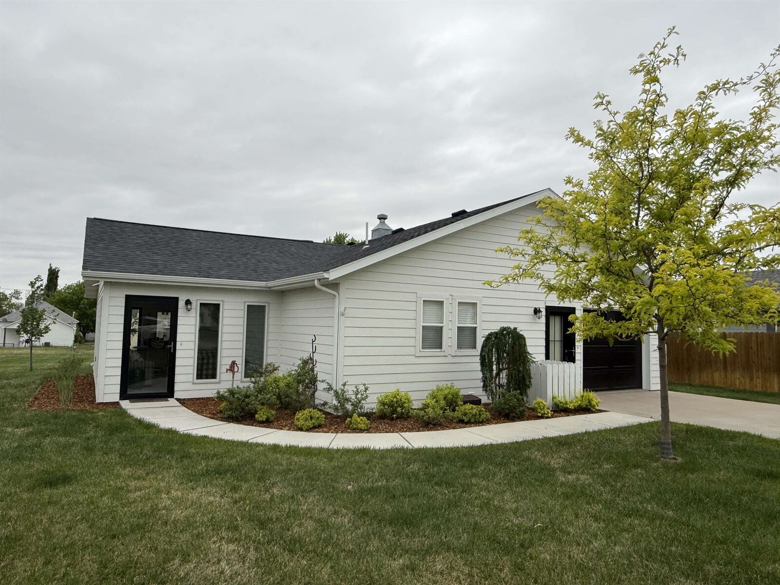 Property Photo: 308 W 4th NE 69155