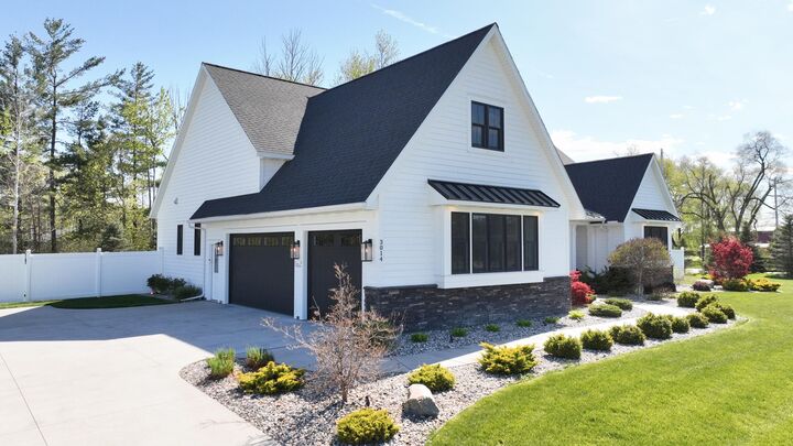 Property Photo:  3014 Hidden Meadows  MI 48642 