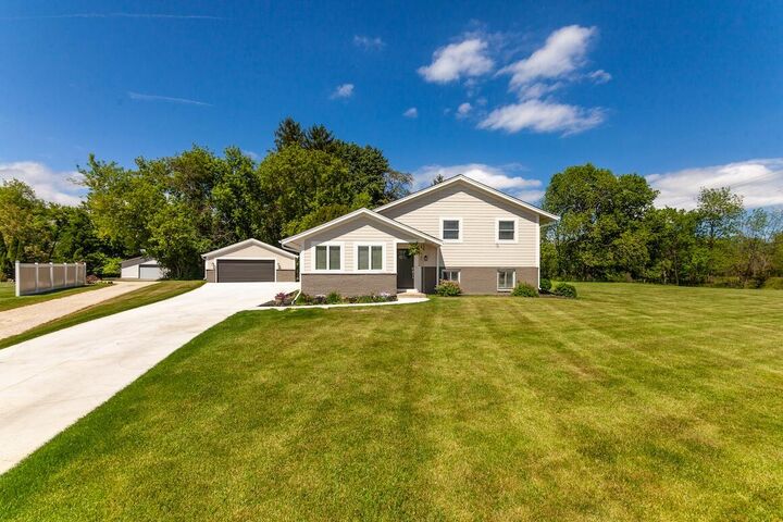 Property Photo:  N20w28282 Oakton Rd  WI 53072 