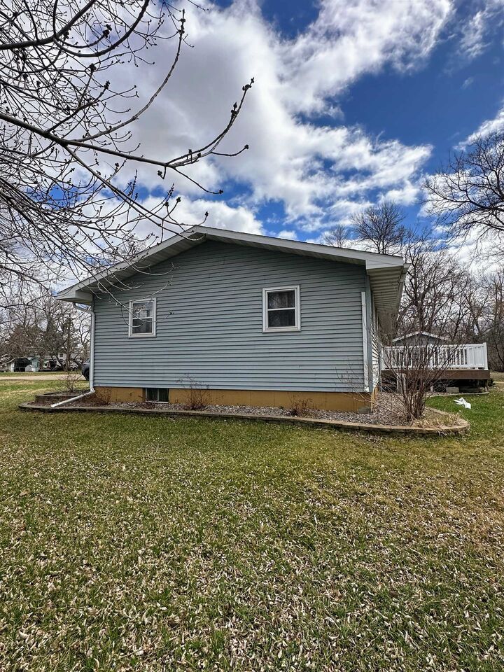 Property Photo: 306 4th St SW ND 58741