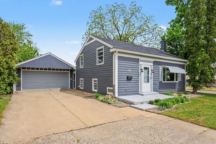 Property Photo: 1203 N Boltwood Street MI 49058