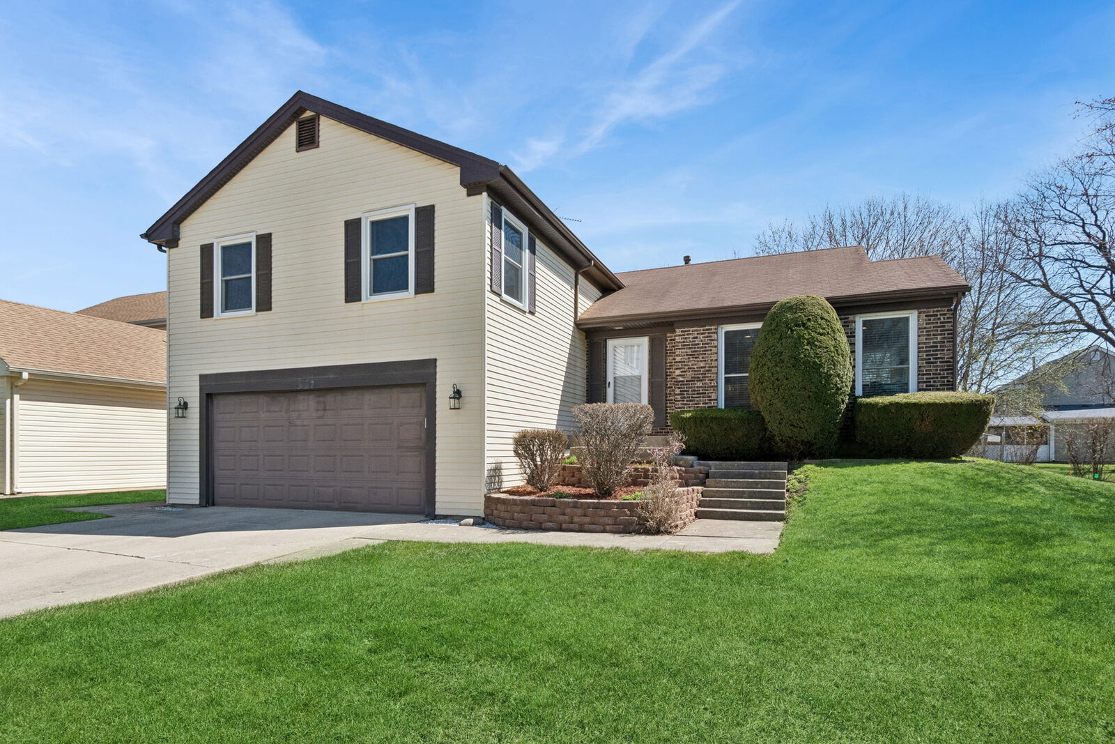 Property Photo: 917 Shambliss Lane IL 60089