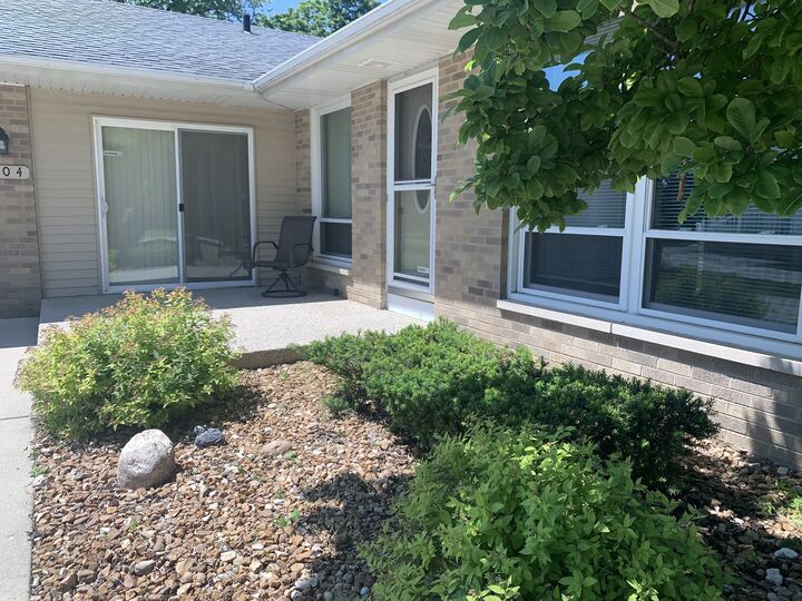 Property Photo:  804 Grant Street  IL 60033 