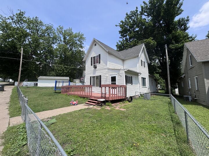 Property Photo:  1219 S 7th Street  IA 52732 