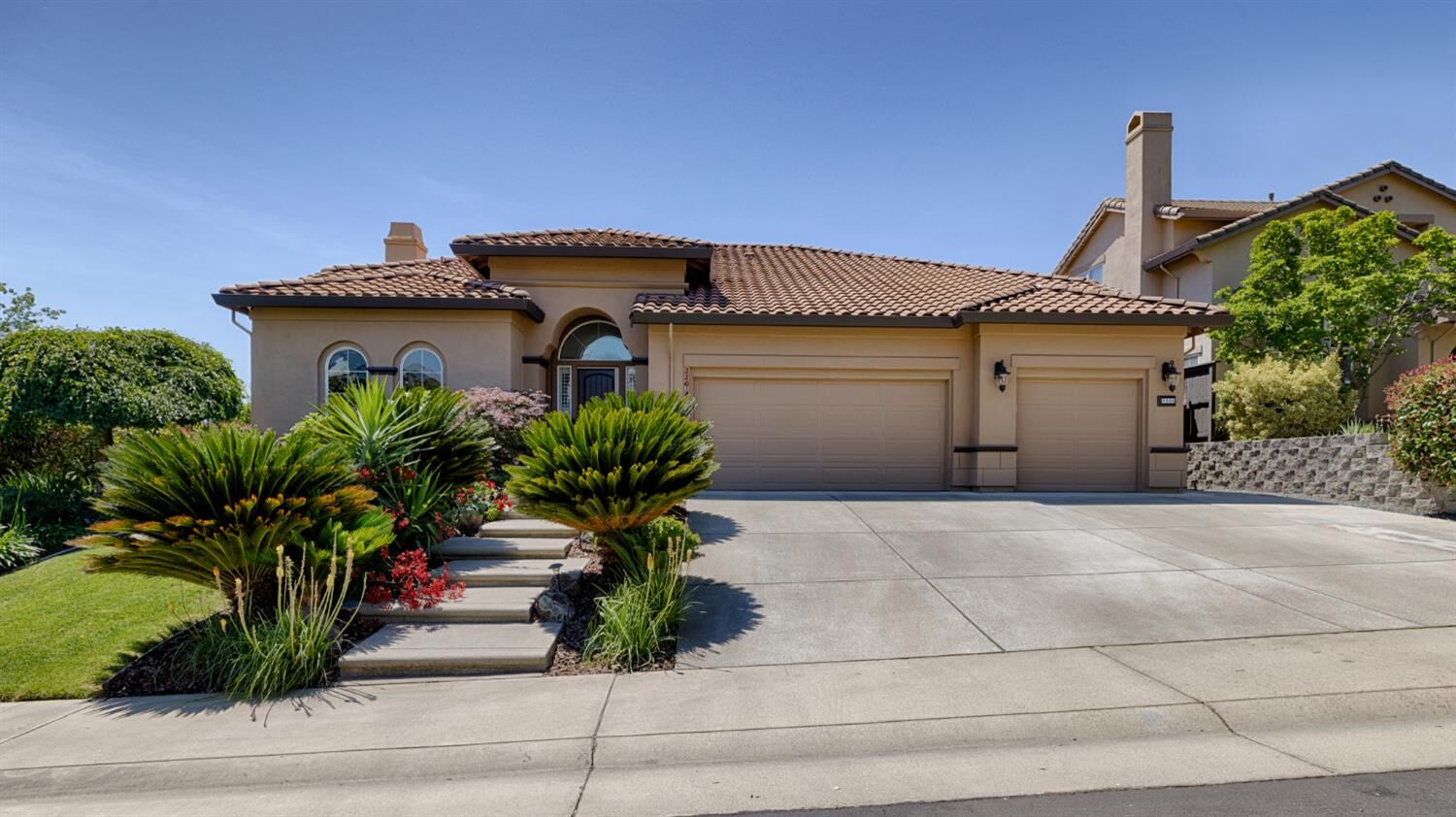 Property Photo: 2201 Hedrick Court CA 95765
