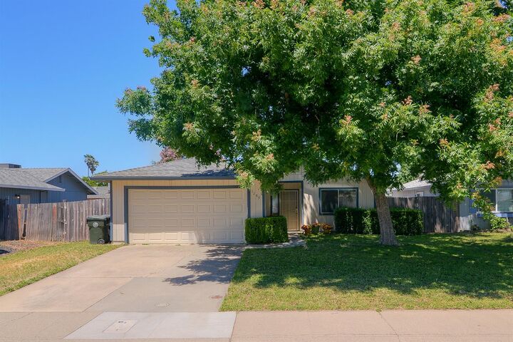 Property Photo:  1289 Shobar Avenue  CA 95815 