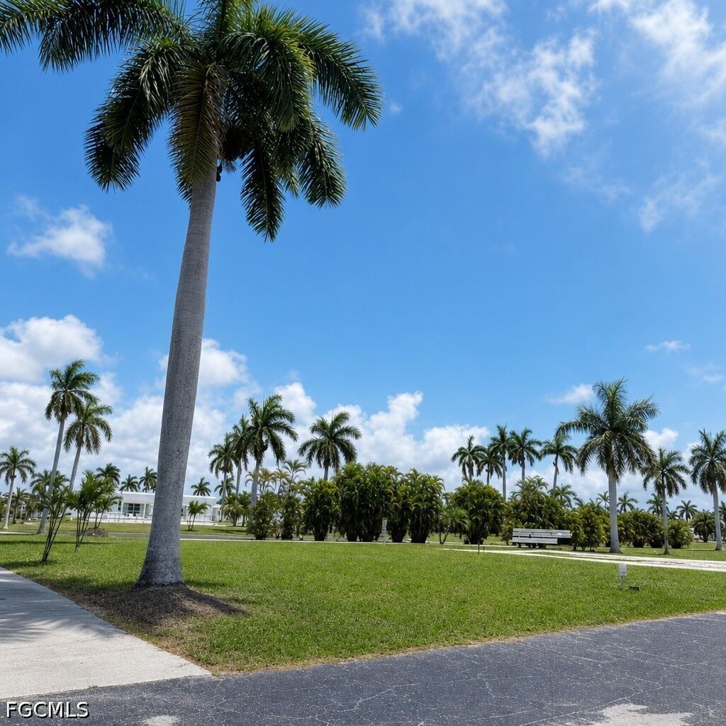 Property Photo: 90 Sycamore Lane FL 33908