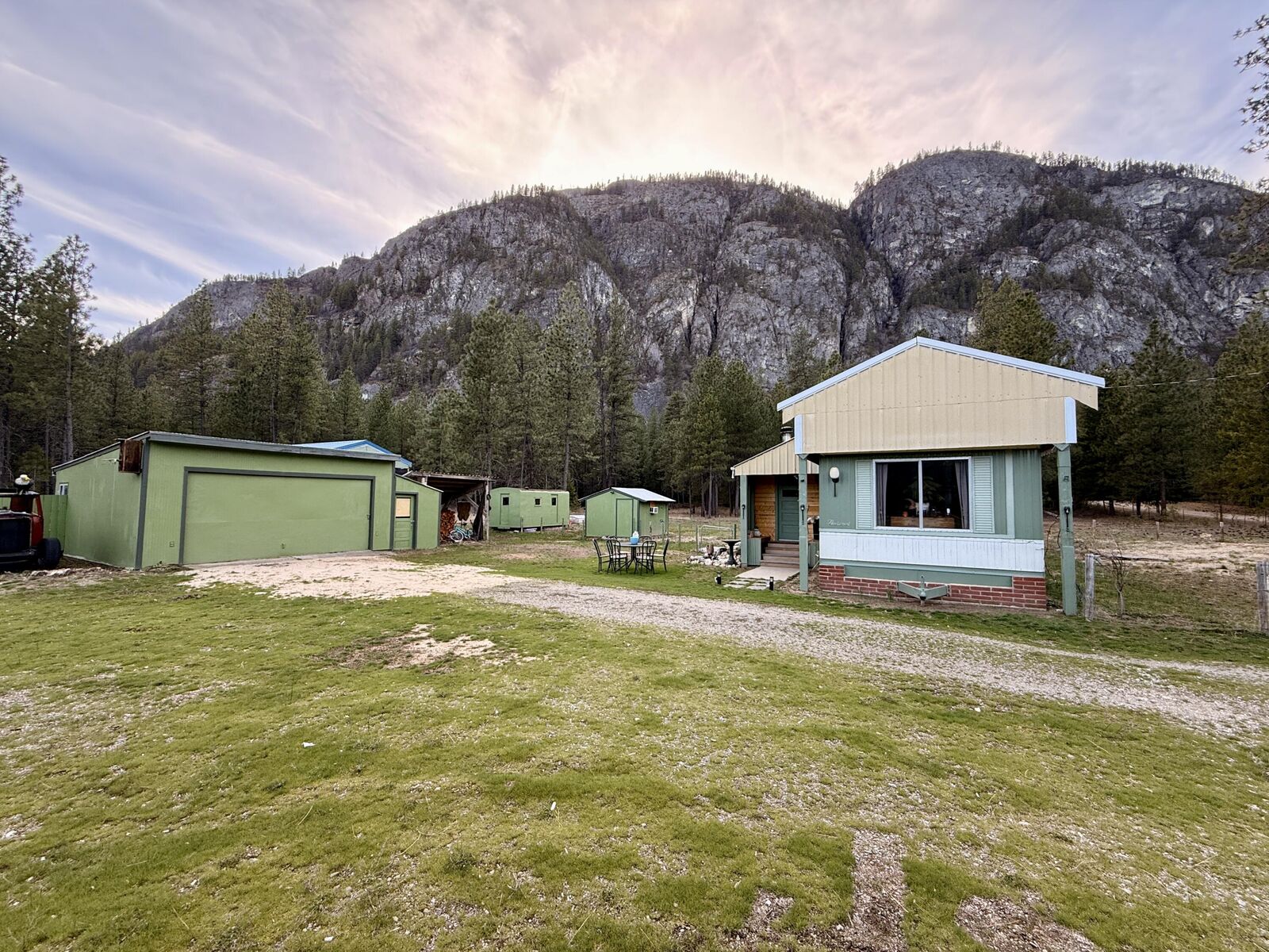 Property Photo:  5 Stecker Rd  WA 99146 