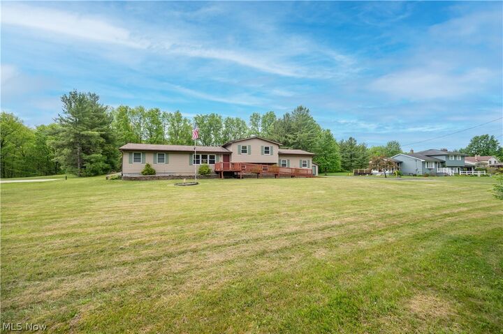 Property Photo: 1041 Prentice Road NW OH 44481