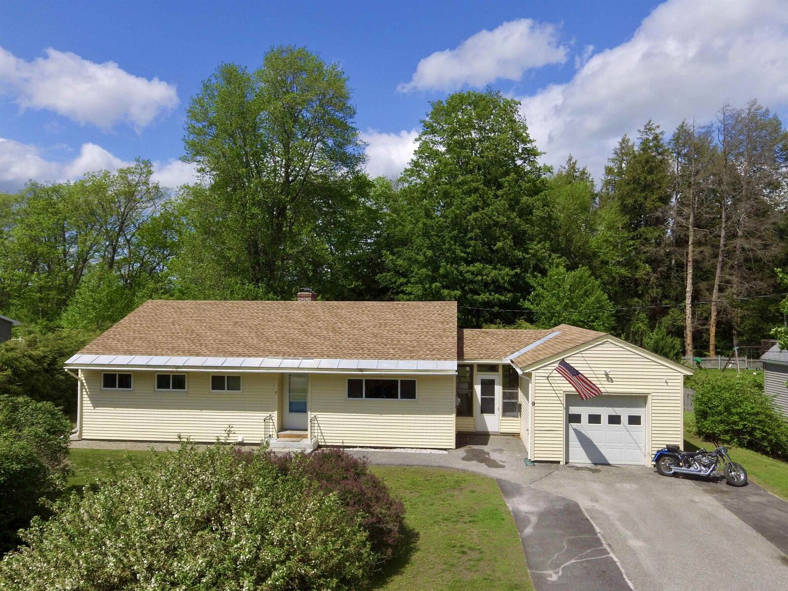 Property Photo:  9 Wildwood Avenue  NH 03743 