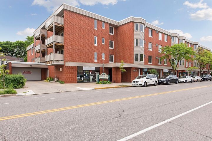 Property Photo: 2425 E Franklin Avenue 209 MN 55406