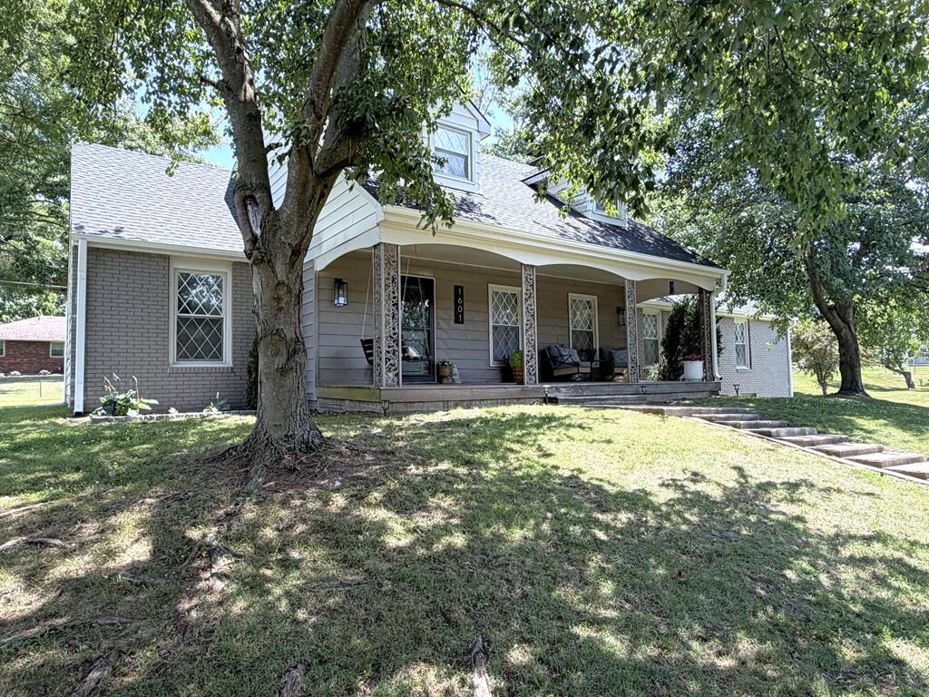 Property Photo:  1601 Maple Street  MO 64601 
