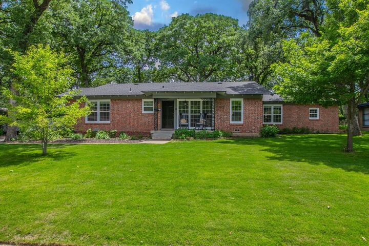 Property Photo:  1312 W Lavender Lane  TX 76013 