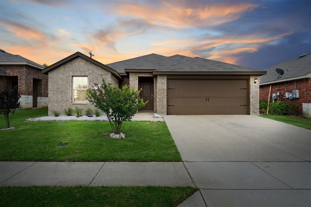 Property Photo:  816 Willow Lane  TX 75189 