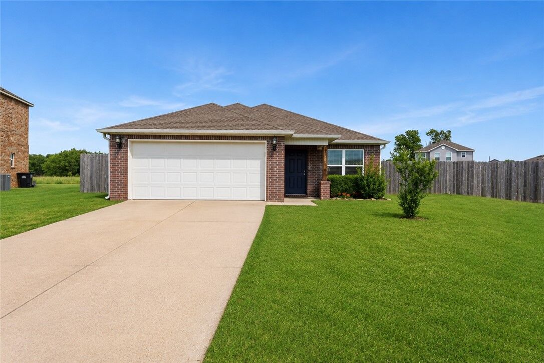 Property Photo:  4423 Cornwall Street  AR 72762 
