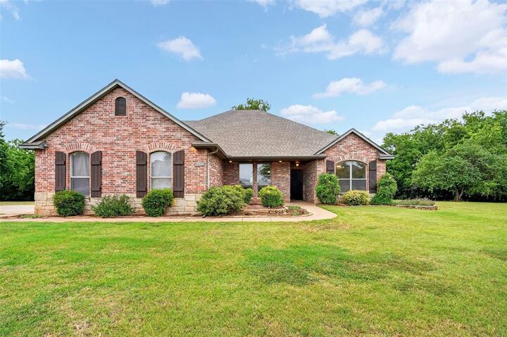 Property Photo: 12374 Fairfield Road OK 73044