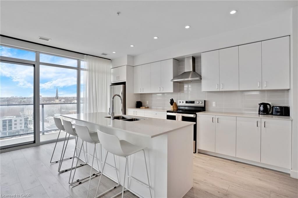 Property Photo:  15 Glebe Street 802  ON N1S 0C3 