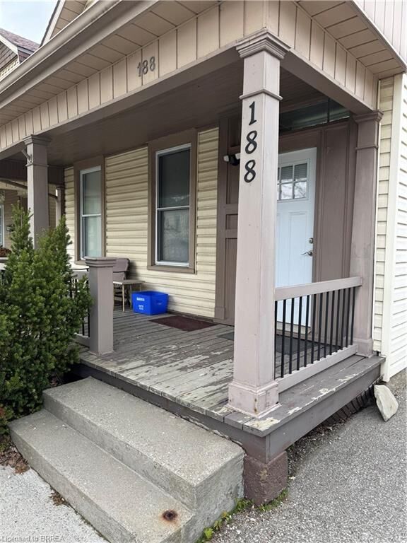 Property Photo:  188 Brant Avenue  ON N3T 3H9 