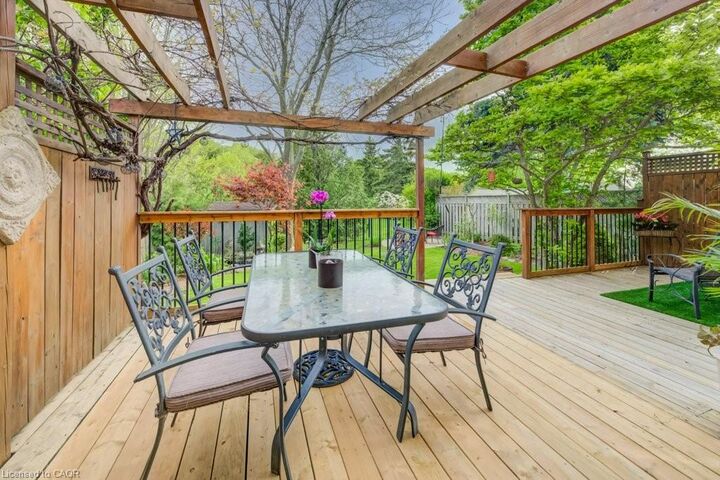 Property Photo: 106 Parkland Crescent ON N2N 1S4