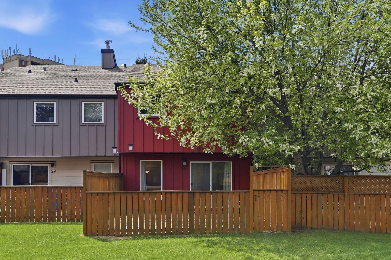 Property Photo: 4740 Dalton Drive NW 100 AB T3A 2H4