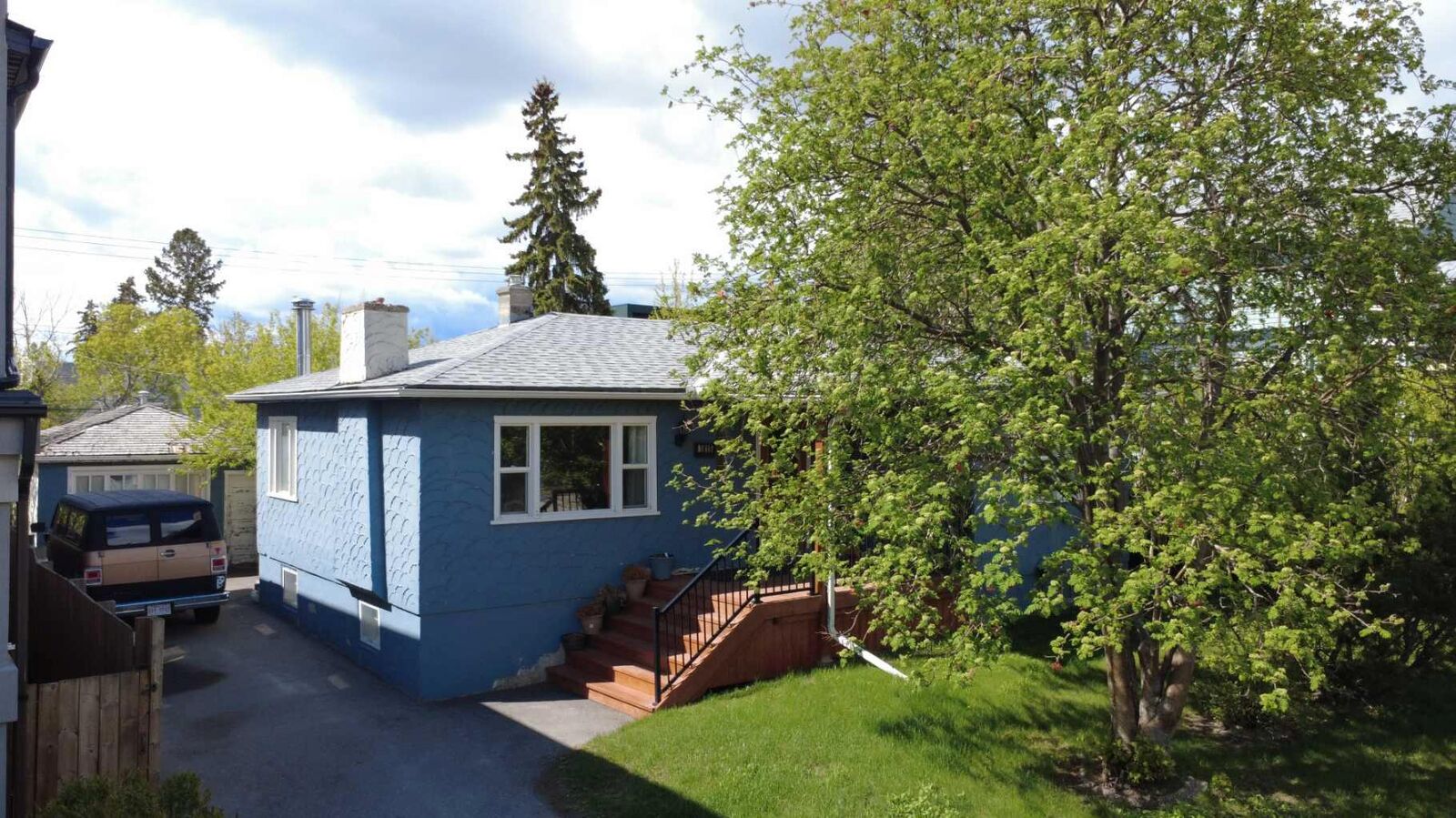Property Photo:  1815 32 Avenue SW  AB T2T 1W3 