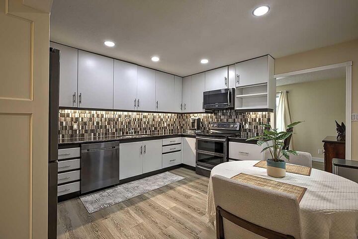 Property Photo: 48 Deermont Way SE AB T2J 5P3