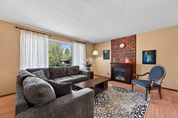 Property Photo: 3139 Oakwood Drive SW AB T2V 0K2